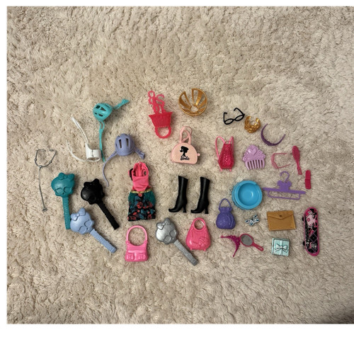 Barbie monster high - &,