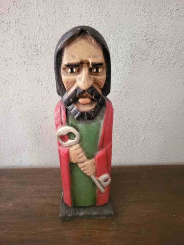Alte holzfigur mit - mit, geheimfach