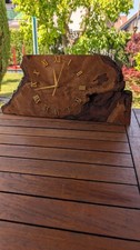 Handgefertigte Uhr aus Holz
