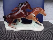 Porzellan  Figuren Pferde Paar, 2 braune Pferde auf Sockel, H-15cm, Deko, Statue