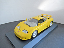Modellautos 1:18 Bburago Bugatti EB 110 in Kunststoffvitrine
