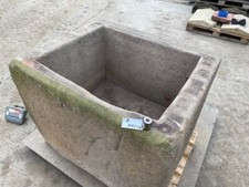 Historischer Brunnen Sandstein antik Brunnen Trog Steintrog