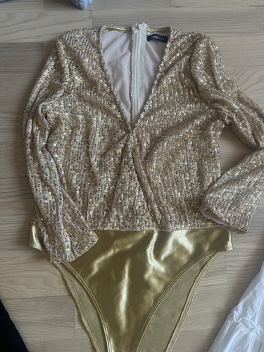 Eleganter goldener body mit - eleganter,