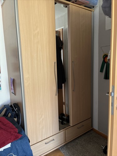 Kleiderschrank - ,