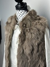 Echte Pelzweste Kaninchen /