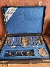 O6: Alt Koffer Set Optikerkasten Brillen ausmessen Glas Linse Lupe Jena Cabelitz