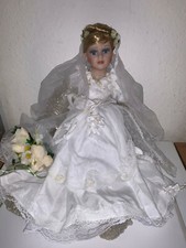 NEU mit Karton Quelle Puppe