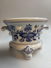 25.06.022 Hutschenreuther Maria Theresia Zwiebelmuster Stövchen 1. Wahl. 9,8 cm