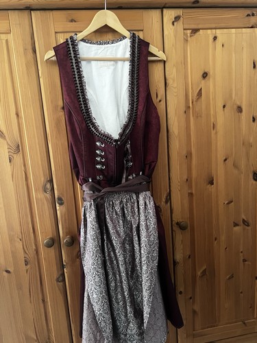 Neues dirndl der firma - neues,