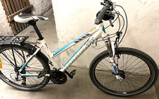   Weiß-blaues Morrisons Kinderfahrrad zu verkaufen 26" Gr 43