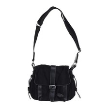 Pat Calvin, Umhängetasche