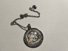 Halskette mit Anhänger