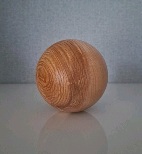 Gedrechselte holzkugel aus - gedrechselte,