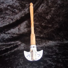 Handquirl mit Porzellankopf Gesamtlänge 25cm, 840 Gramm