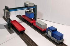 Märklin H0 Digital Rangierlok + 3 Niederbordwagen aus Set 29260 + Containerkran