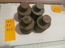 4 rostige Gewichte f