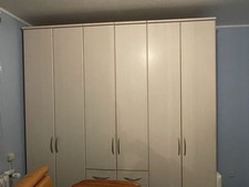 Großer Kleiderschrank