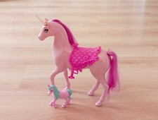2x Stück Barbie Steffi Puppen Einhorn Pferde mit Sattel Fohlen rosa