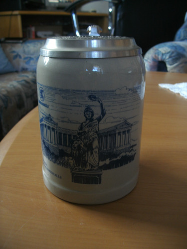 Bierkrug löwenbräu mit - bierkrug,