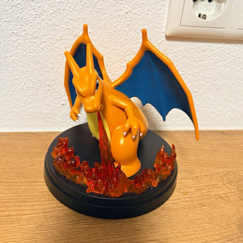 Glurak figur auf - glurak, schwarzem