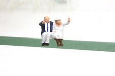 Märklin 26350 Figuren Personen Passagiere Paar winkend für Zugpackung Adler