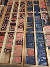 2 Druck Buchstaben Setzkästen