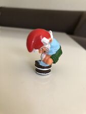 Ü Ei, Zwerg mit Waschzuber