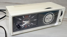 Universum Radiowecker Uhr Radio W2821 Uhrenradio Vintage Retro circa 1975 GZ 