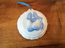 Vintage Kuchenform Guglhupf Form Wandbehang Wandteller weiß blau Birne 13,5 cm