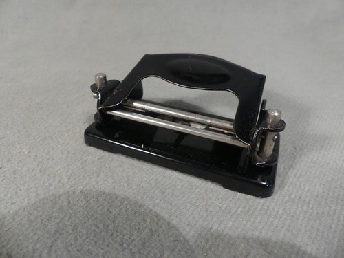 Kleiner alter locher aus - kleiner,