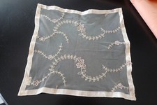 Deckchen  Lene Bjerre ecru Tüll mit Stickerei 37X37 cm