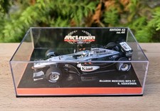 Kimi Räikkönen McLaren Mercedes MP4-17 von 2002 1:43 Minichamps