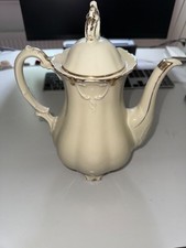 Kaffeekanne und Milchkännchen