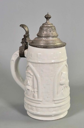 Reliefkrug mit zinndeckel - reliefkrug, um