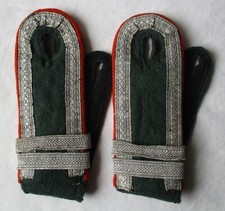 Paar Schulterstücke