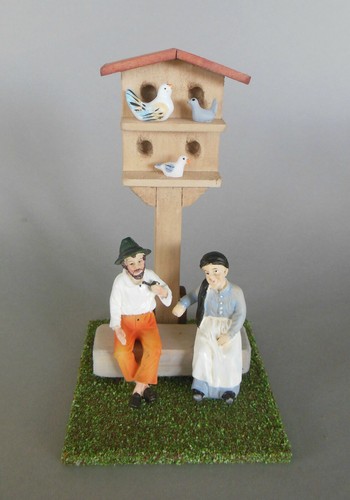 Taubenhaus mit bank oma opa - bank, +