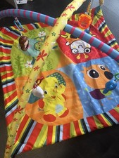 Spielmatte mit bögen - bögen, /