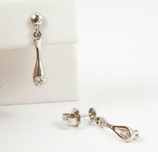 Schlichte Ohrringe als