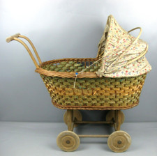 alter Puppenwagen Korbgeflecht Holzräder antik um 1920