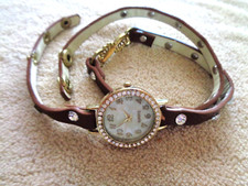 Wickelarmbanduhr braunes Lederarmband mit Strass Druckknöpfe zum Schließen