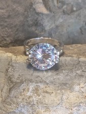 Damen Ring Gr 50 in Silber Weißer Stein funkelt stark im Sonnenlicht :)