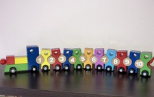 Holzspielzeug Geburtstagszug