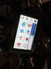 Im Set: Garmin Zumo 395 inkl Haltekralle für Motorrad + Stromversorgungs-Zubehör