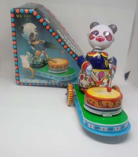 Drumming animal trommel panda - drumming,