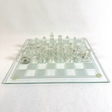 Design Schachspiel aus Glas