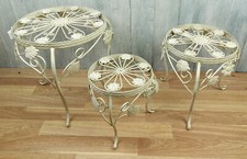 Blumenhocker Beistelltisch