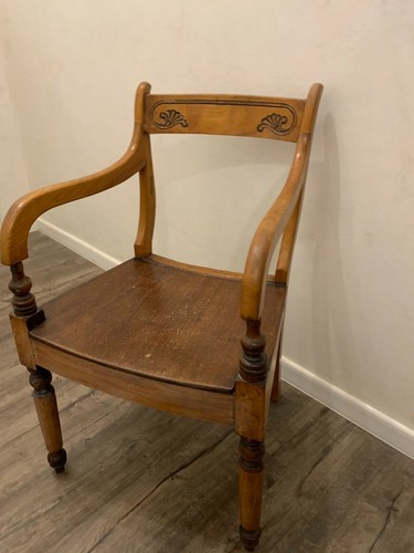 Sehr alter stuhl holz - sehr,