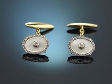 ANTIKE MANSCHETTENKNÖPFE MIT DIAMANTEN UND PERLMUTT AUS GOLD UND PLATIN UM 1910