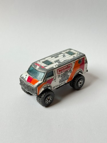 Matchbox 4x4 chevy van - matchbox,