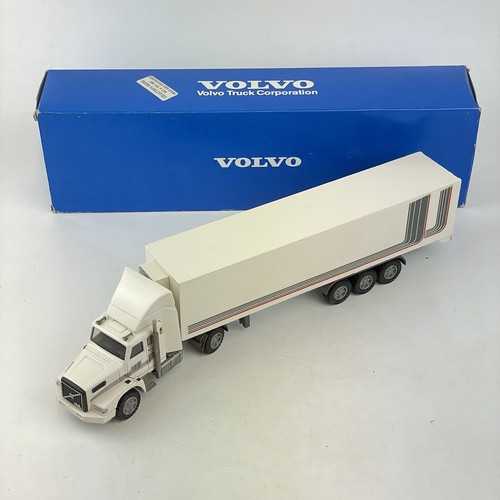 Karton conrad volvo truck - volvo,